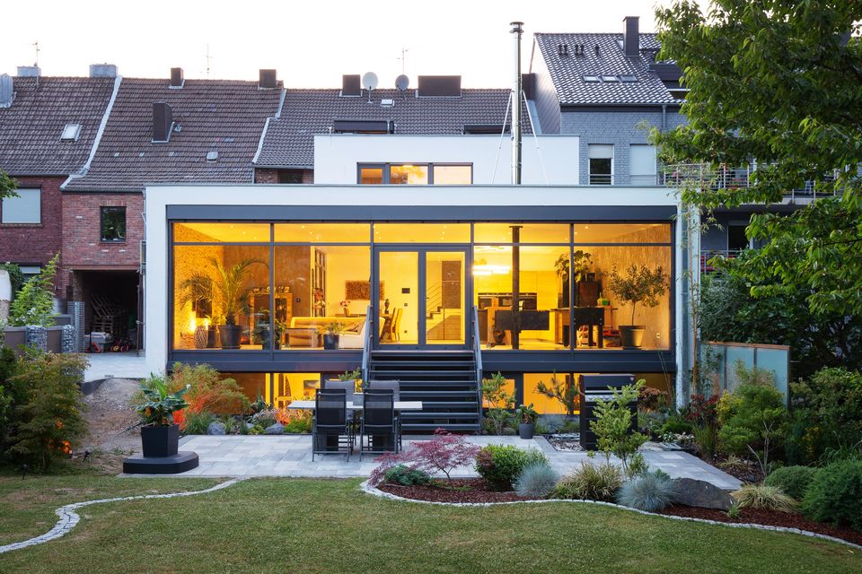 Einfamilienhaus im Hofbereich einer geschl. Blockbebauung