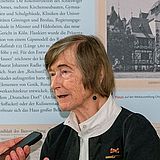 Dr. Irene Wiese-von Ofen im Gespräch mit Christof Rose (stellv. Geschäftsführer AKNW) – Foto: Detlef Podehl/Baukunstarchiv NRW
