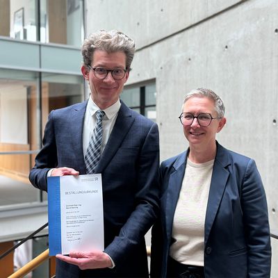 Architekt David Doering und AKNW-Präsidentin Katja Domschky.