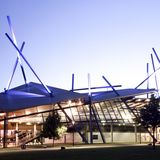 Ansicht der illuminierten Haltestelle 