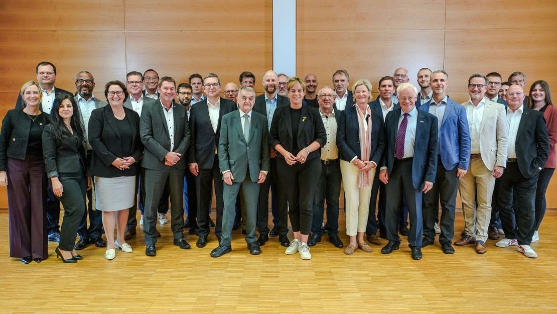 IT-Sicherheit im Netz: Gruppe Gruppe von Menschen