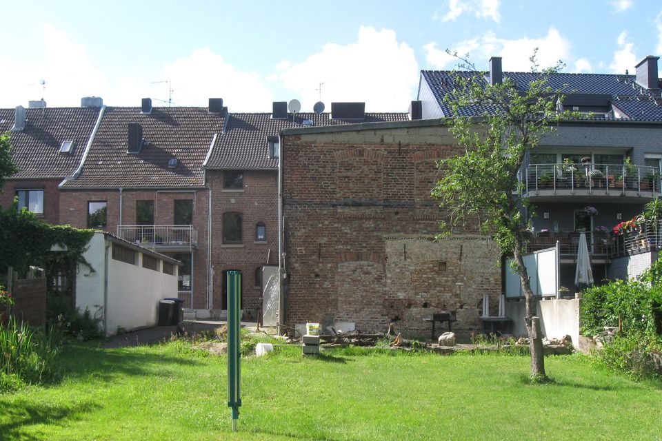 Einfamilienhaus im Hofbereich einer geschl. Blockbebauung