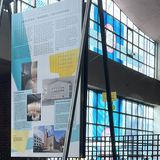 Kirchen als „vierte Orte“ - Ausstellung von Baukultur NRW in Essen 2024. - Foto: Christof Rose/Architektenkammer NRW Einblick in eine Kirche mit bunten Fassaden (Fenstern), im Vordergrund steht eine Informationstafel mit Texten und Fotos.