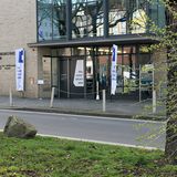 Das Foto zeigt einen Ausschnitt einer Außenaufnahme des Gebäude des "Baukunstarchiv NRW" in Dortmund. 