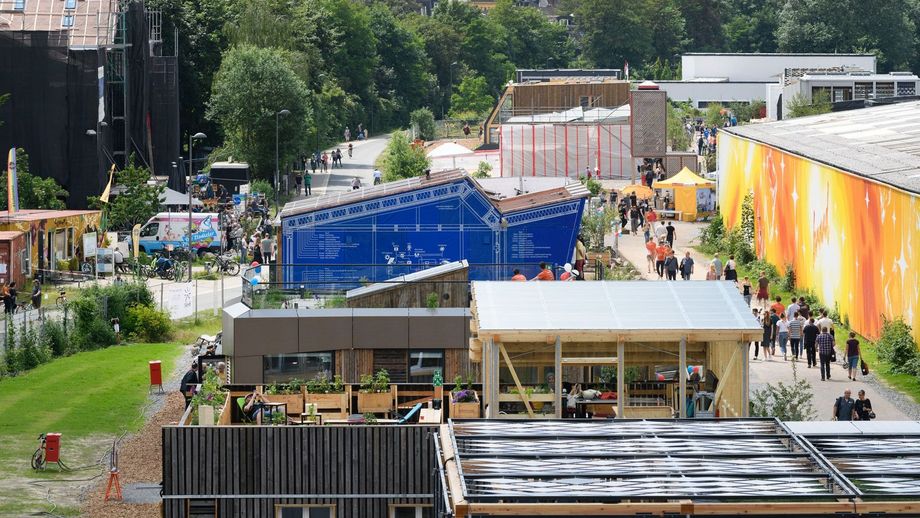 Blick über den Solar-Campus, das Festival-Gelände des Solar Decathlon (SDE) in Wuppertal.