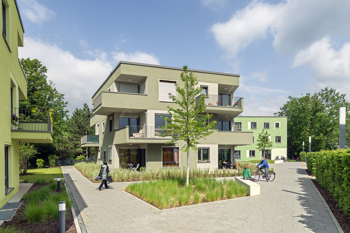Wohnen für Geflüchtete – Typenhäuser in Erftstadt; Architektur: Lorber Paul Architekten GmbH, Köln; Landschaftsarchitektur: club L 94 Landschaftsarchitekten GmbH, Köln
