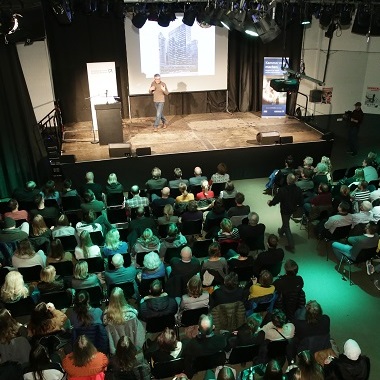 Publikum von oben bei einer UrbanSlam Veranstaltung im Zakk, Düsseldorf